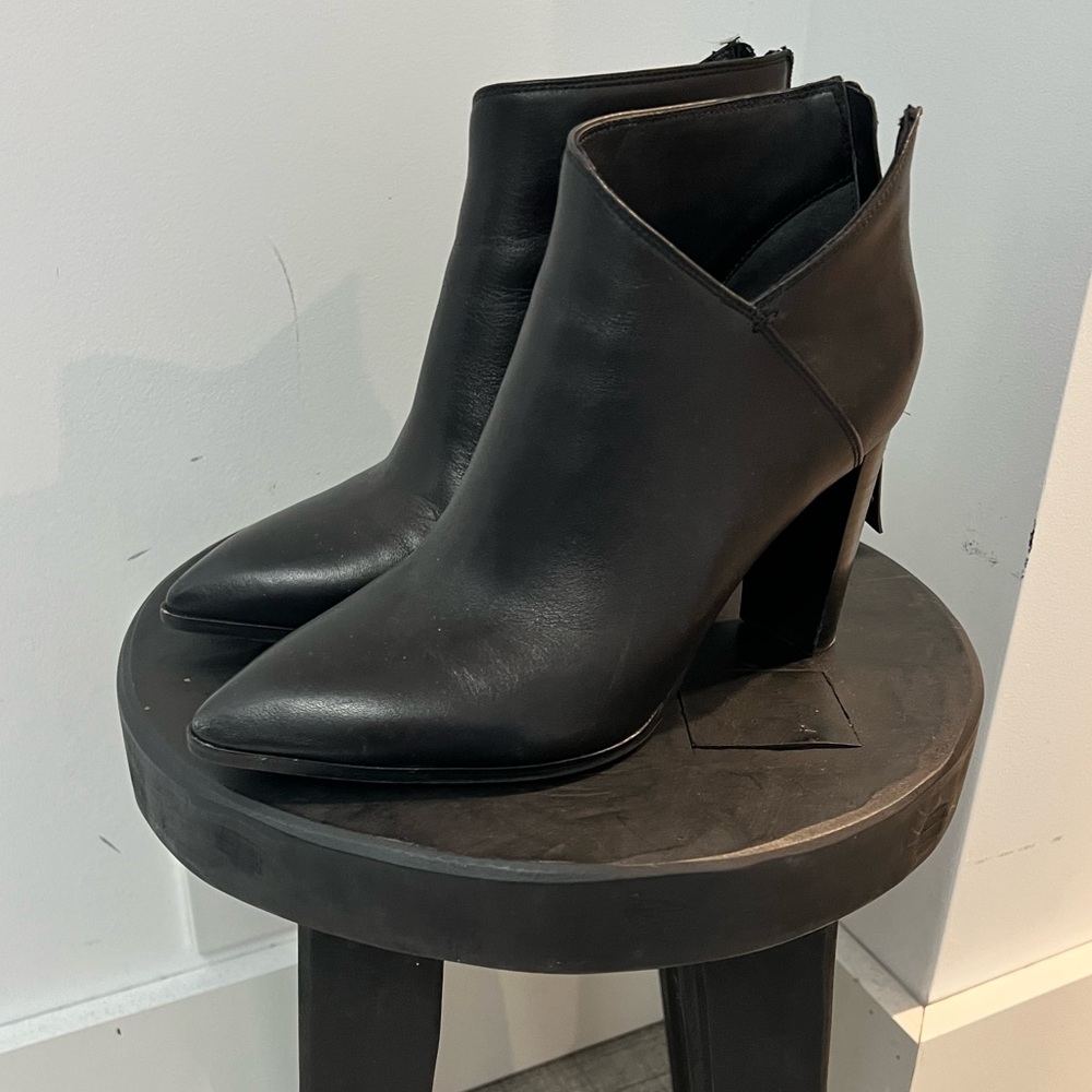 Paige denim Kenna ankle bootie size 7